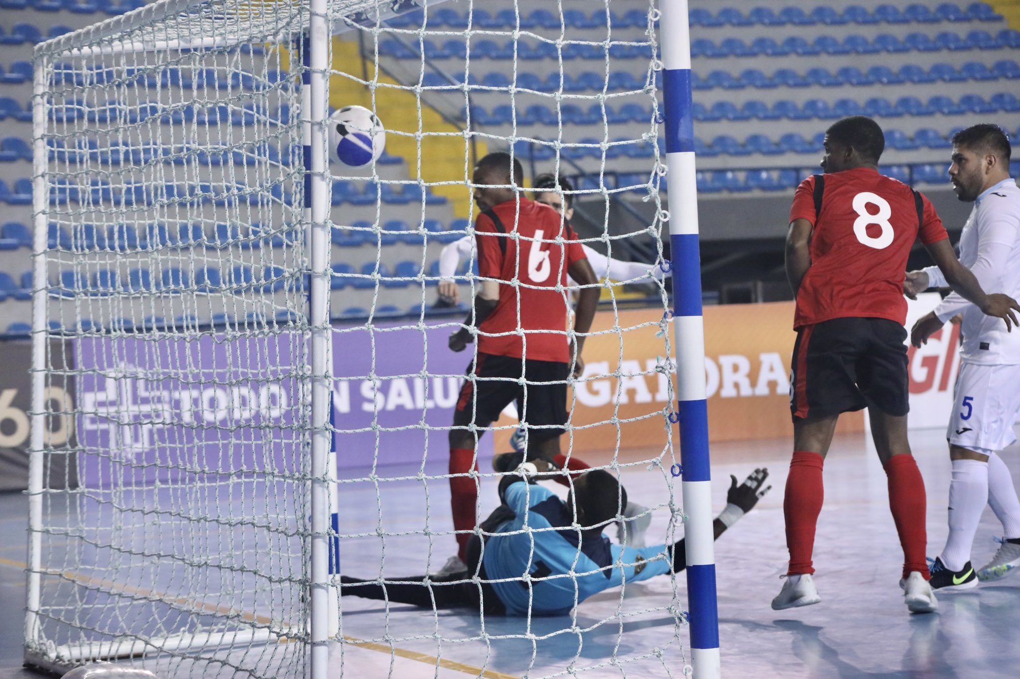 Selección de futsal clasifica a cuartos de final y sueña con su quinto mundial