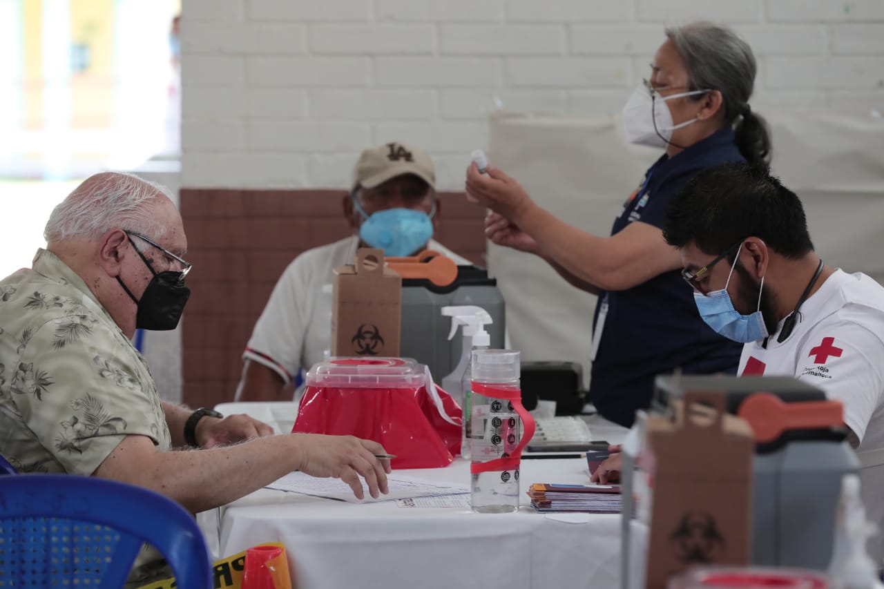 Líderes religiosos hacen llamado a los guatemaltecos a vacunarse contra COVID-19