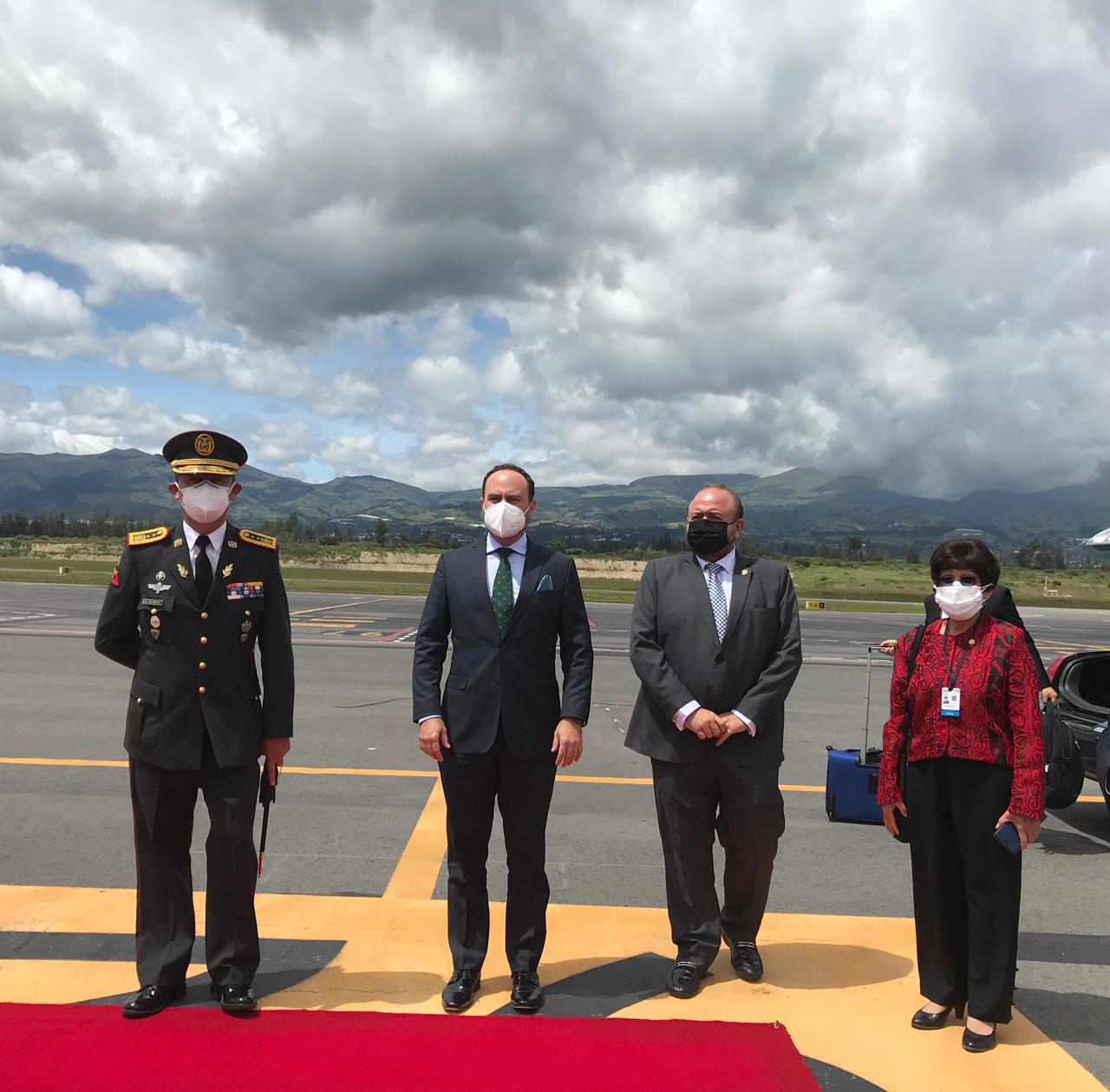 Delegación guatemalteca viaja a la toma de posesión del presidente de Ecuador