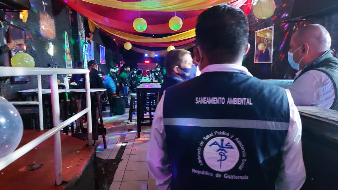 Capturados por consumir bebidas alcohólicas en horario de restricción por COVID-19