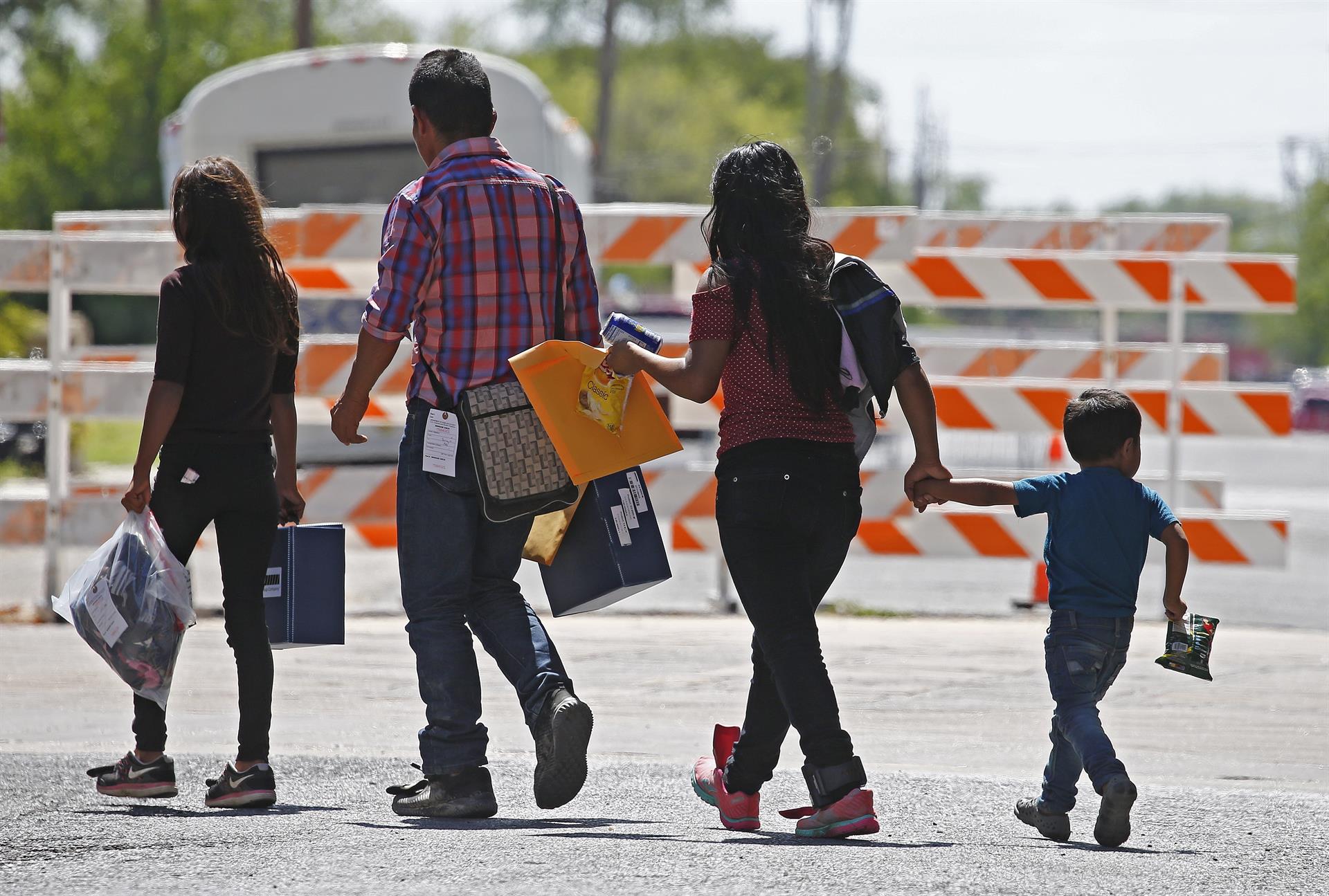 EE. UU. reunificará “lo más rápido” posible a familias de inmigrantes separadas