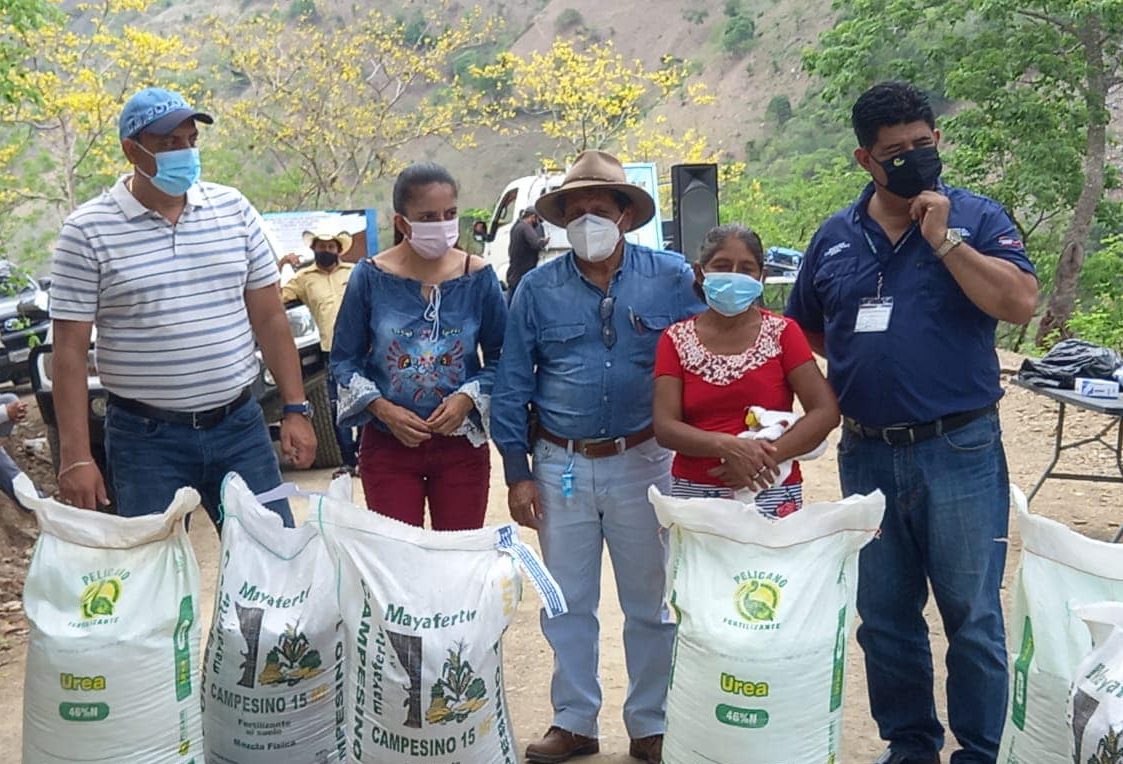 Agricultores de Zacapa se benefician con dotación de fertilizante y semillas mejoradas