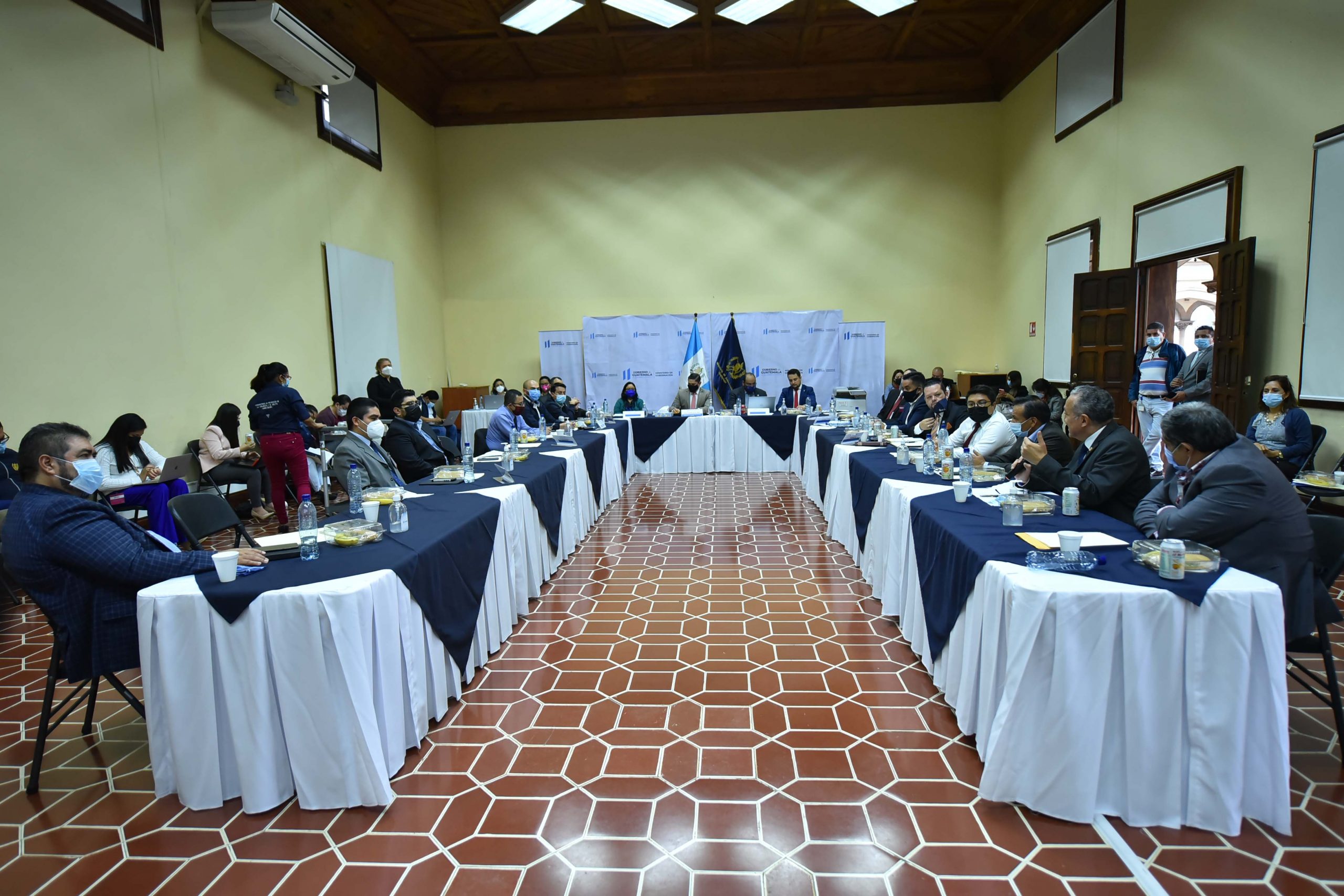 Gobierno presenta avances de propuesta de protección a la vida y la familia