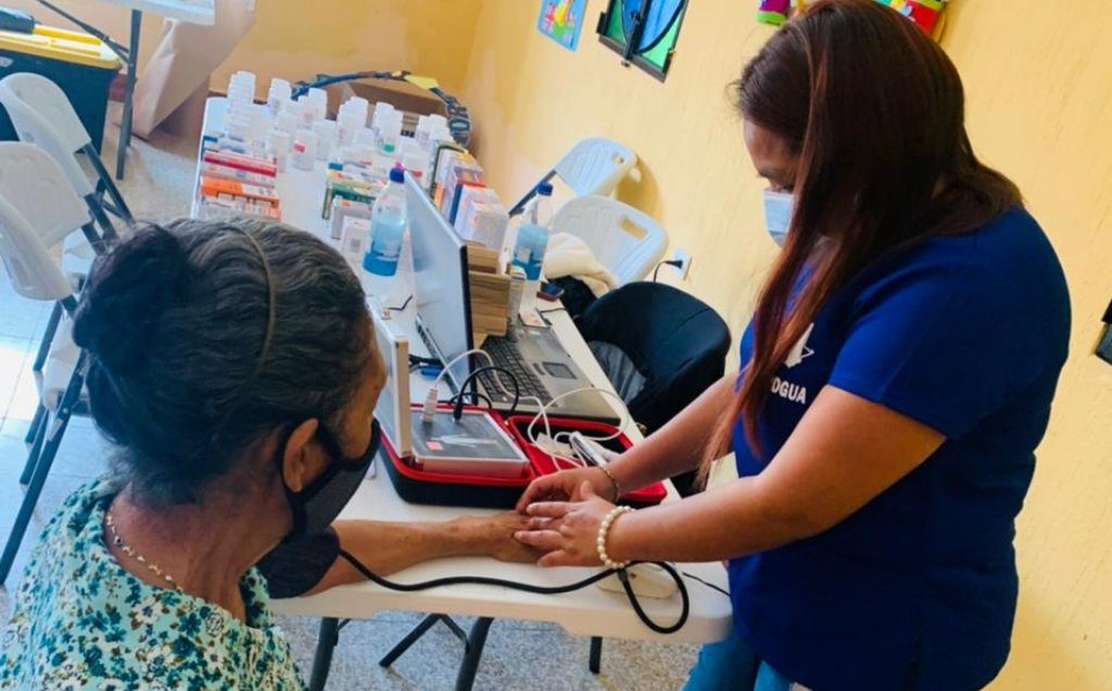 Adultos mayores se benefician con jornada médica en Jutiapa