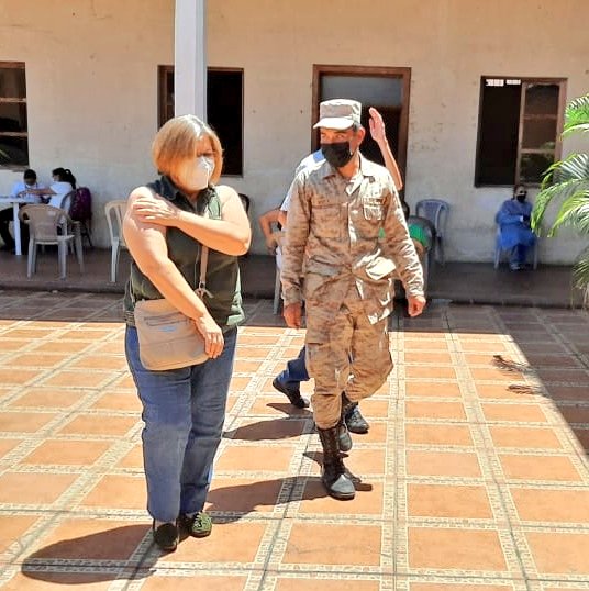 Reservas Militares del Ejército de Guatemala apoyan al Ministerio de Salud, en la organización y funcionamiento en jornada de vacunación contra el COVID-19, en Mazatenango, Suchitepéquez./Ejército de Guatemala.