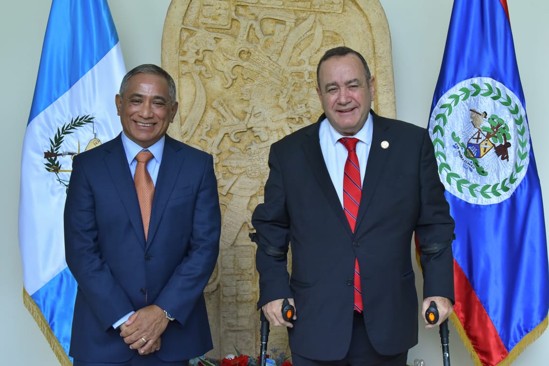El presidente Alejandro Giammattei se reunió con el Primer Ministro de Belice John Briceño, en Casa Presidencial