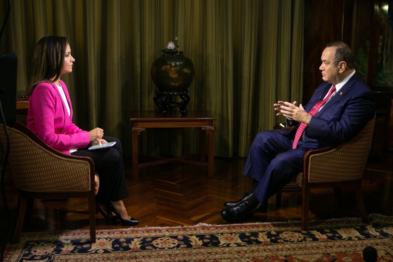Entrevista del presidente Alejandro Giammattei con Univisión