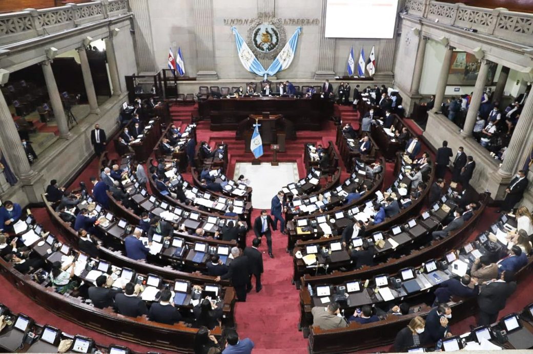 Congreso aprueba la Ley de exención de responsabilidad por la vacuna contra el COVID-19