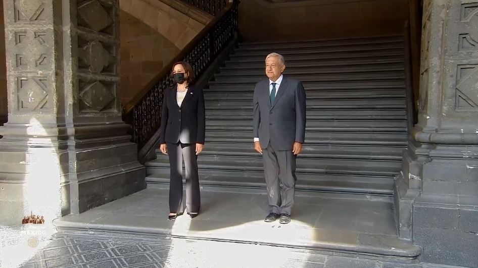 Harris llega al Palacio Nacional de México para reunirse con López Obrador