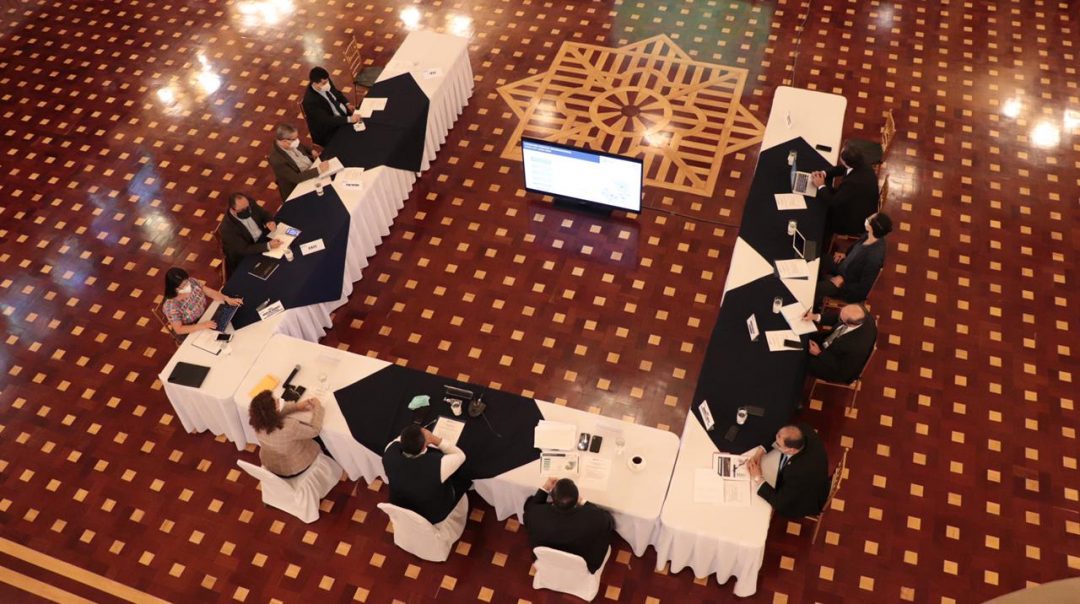Presentan avances de mesa temática de energía