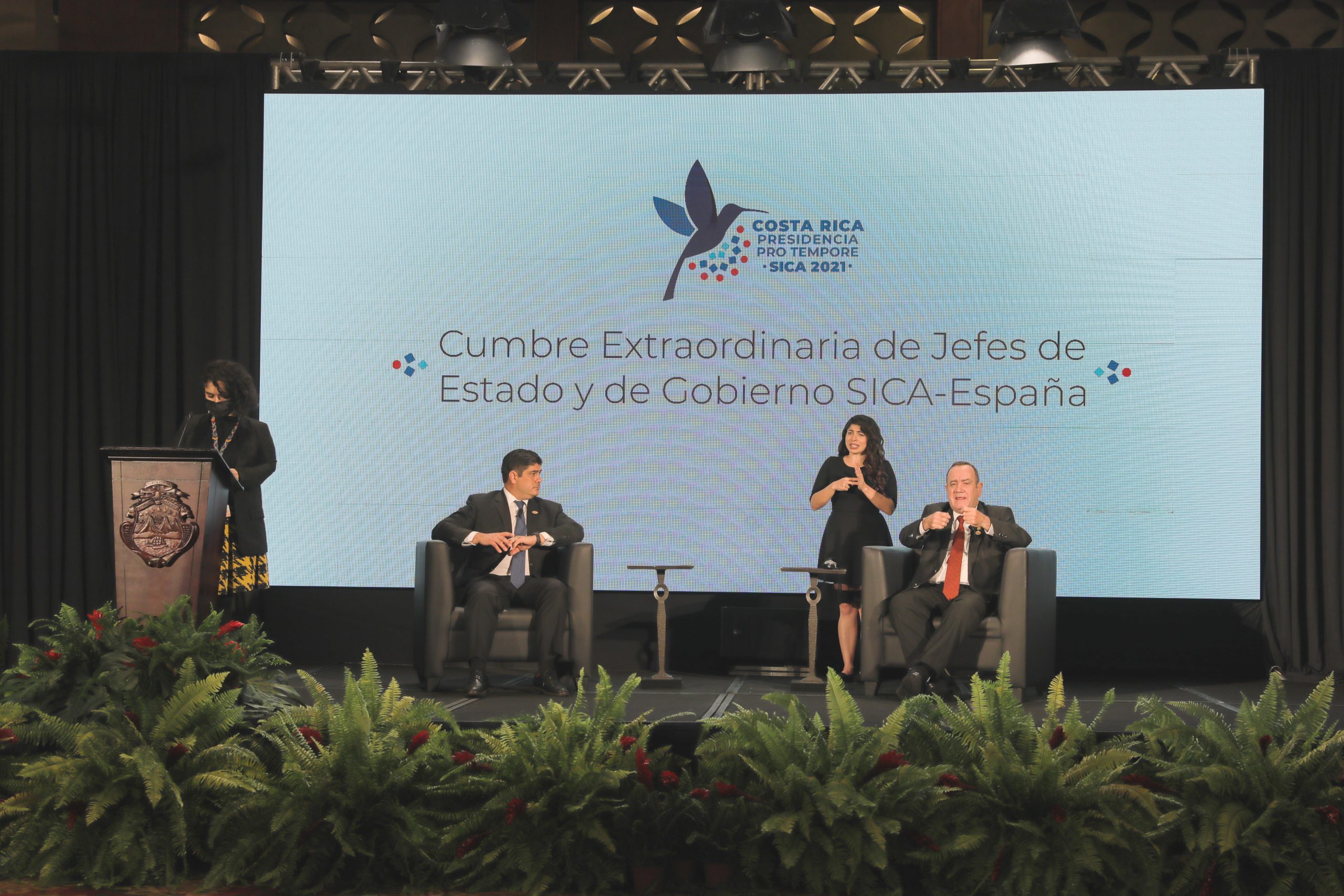 Presidente Giammattei durante la conferencia de prensa tras concluir la cumbre del Sica.
