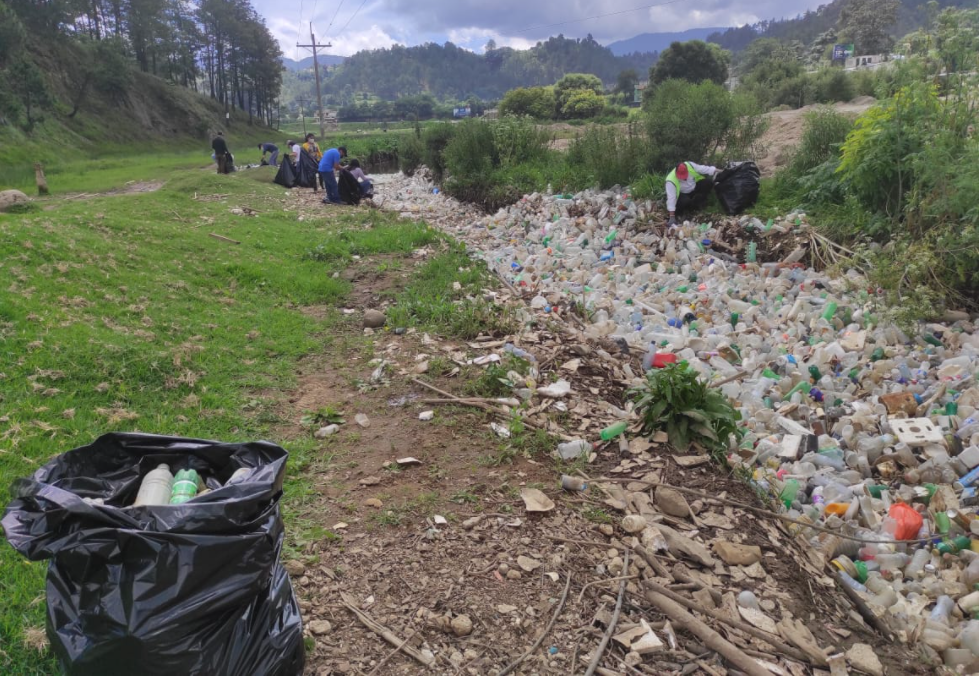 Ministerio de Ambiente apoya jornadas de limpieza en río Samalá