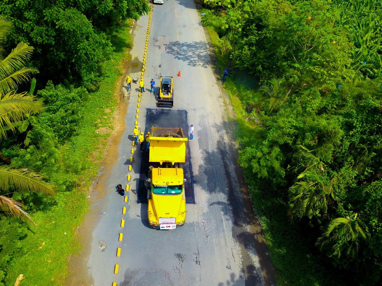 Dan cumplimento a remozamiento de carretera que conduce a Quiriguá