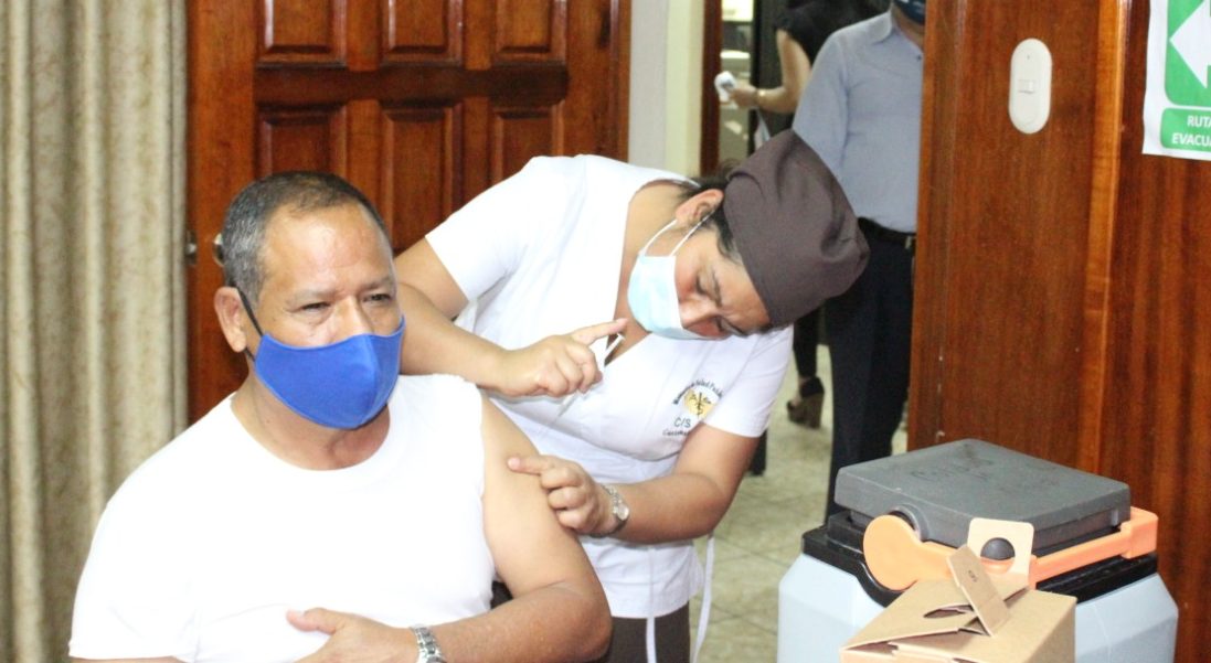 Efectúan jornada de vacunación en Gobernación Departamental de Guatemala