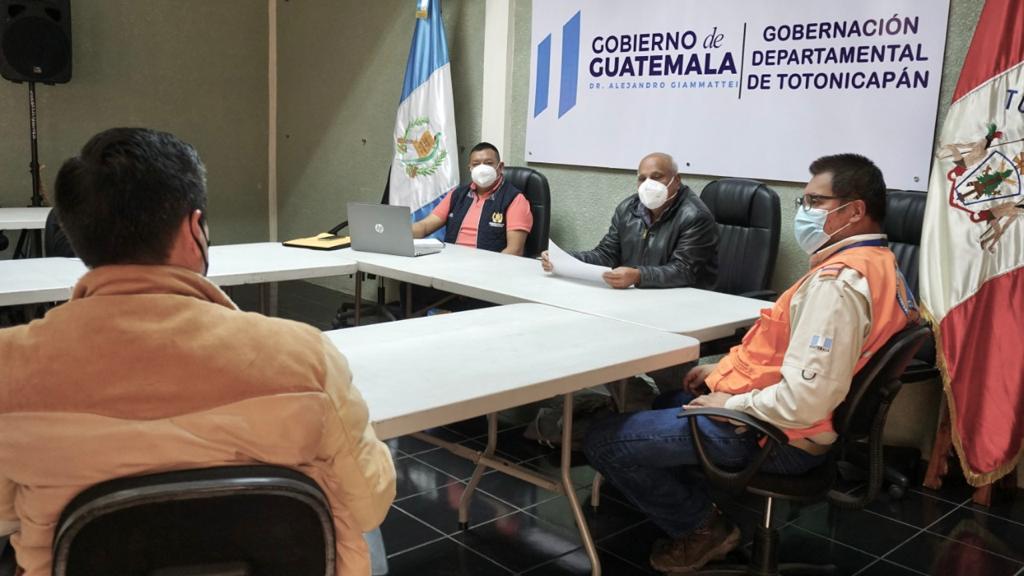 Analizan avance de apoyo alimentario para afectados por COVID-19 en Totonicapán