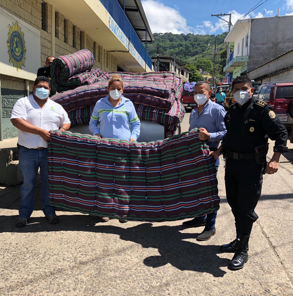Entregan lote de colchonetas a Comisaría 32 de la PNC