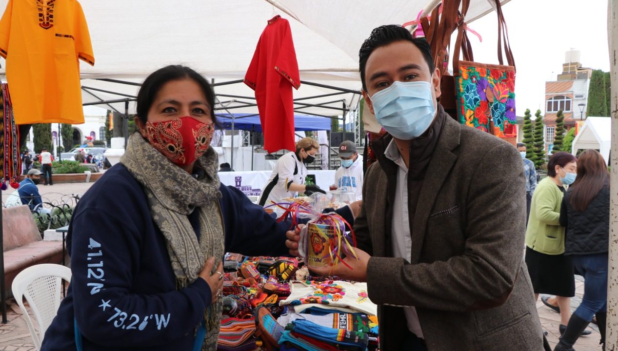 Feria de artesanos y productores impulsa economía de San Pedro Sacatepéquez