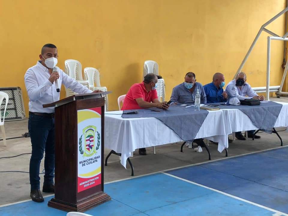 Gobernación de Santa Rosa lleva a cabo reunión para examinar el servicio de energía eléctrica