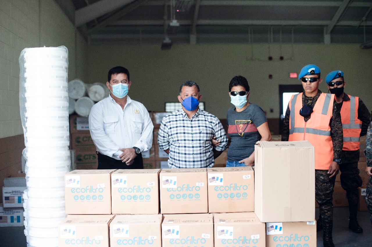 Estados Unidos dona alimentos, pintura y productos de limpieza en Alta Verapaz