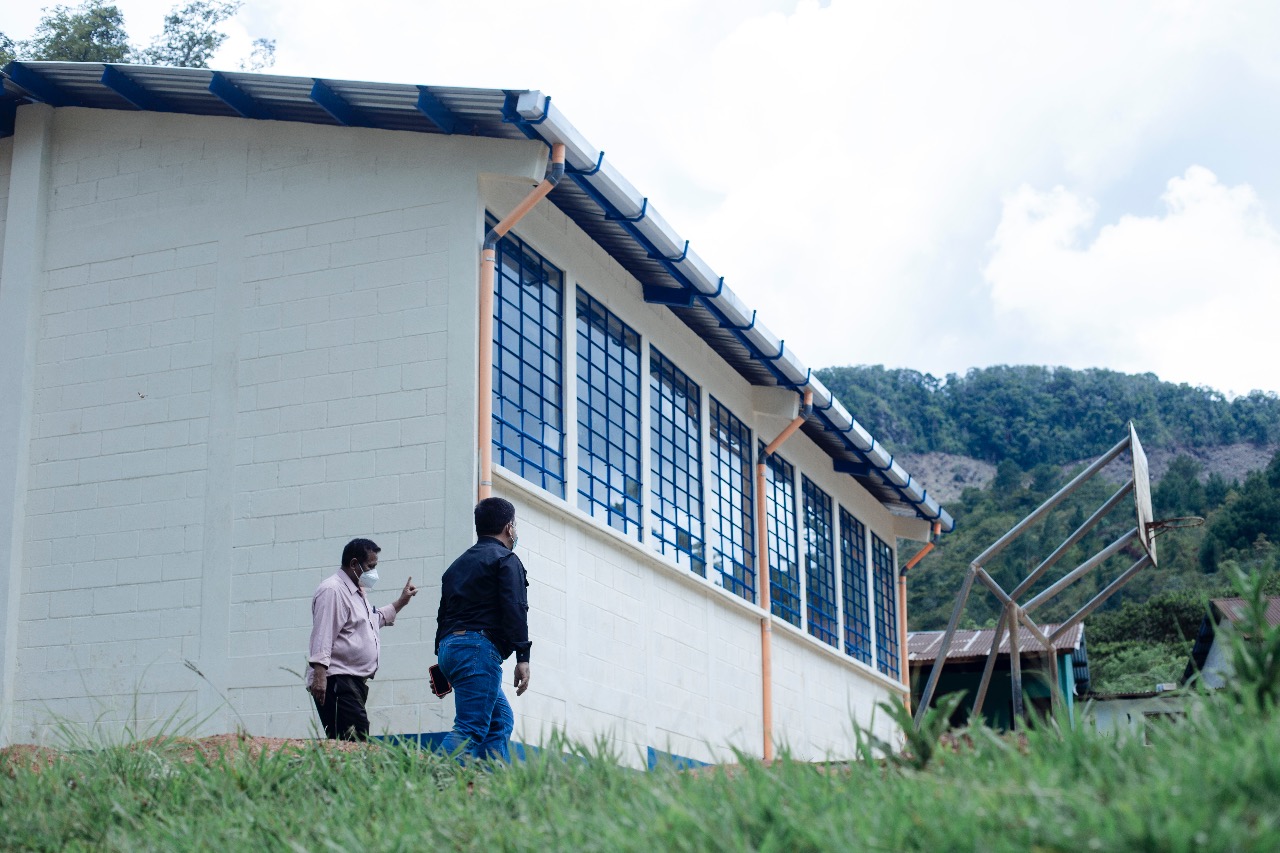 Supervisan ampliación de escuela en aldea de Alta Verapaz