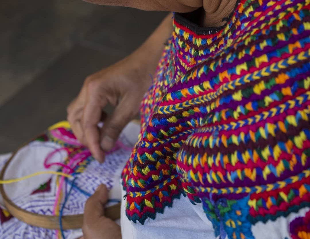 Tejidos artesanales de San Mateo Ixtatán destacan en la moda estadounidense