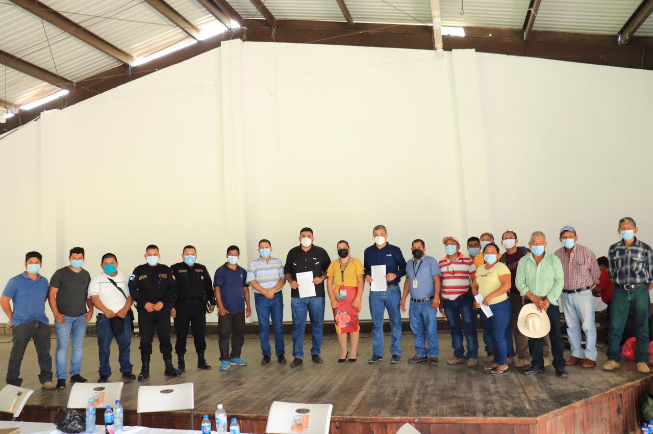 Realizan mesa de diálogo centrada en el servicio eléctrico de Izabal