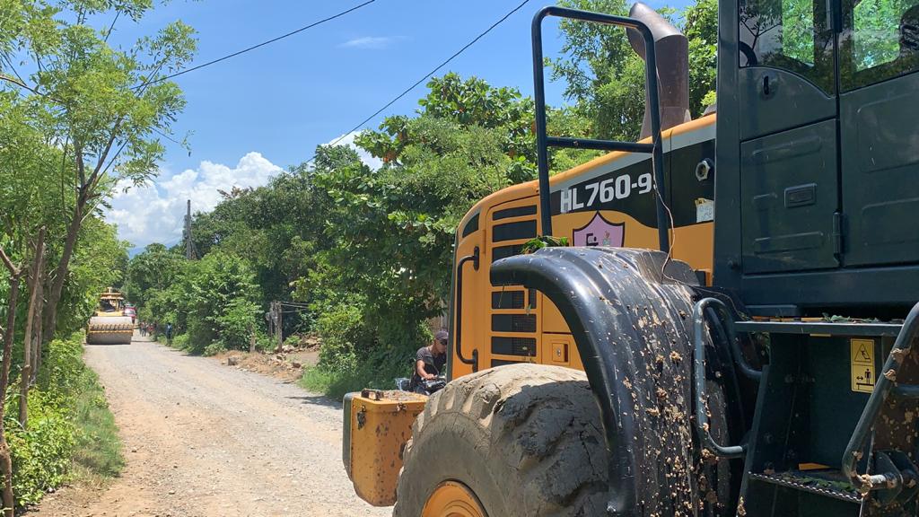 Comienzan trabajos para mejorar carretera que conduce a la sierra de las Minas
