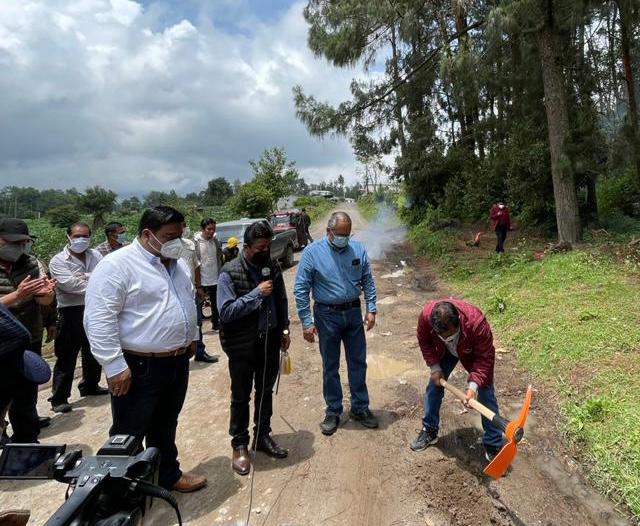 Comienzan trabajos en camino rural de Sololá