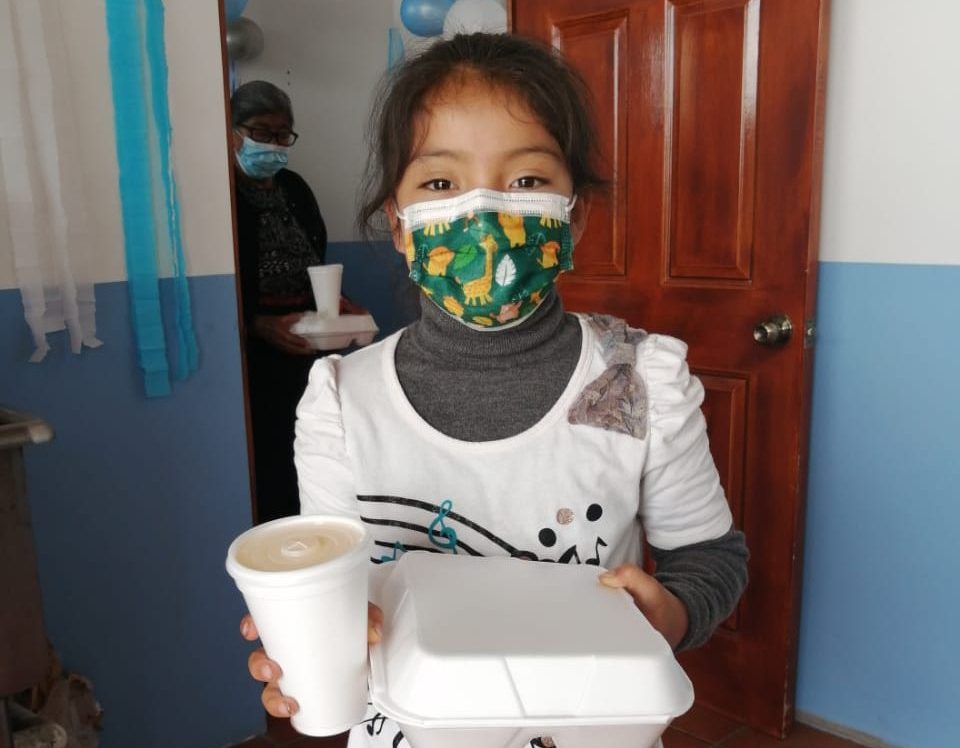 Población de Esquipulas Palo Gordo recibe raciones de alimentos en nuevo Comedor Social./Foto: Mides