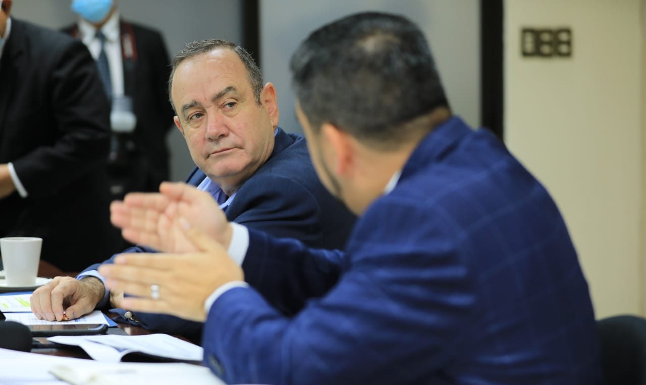 Presidente anuncia proyectos para aumentar capacidad eléctrica del país