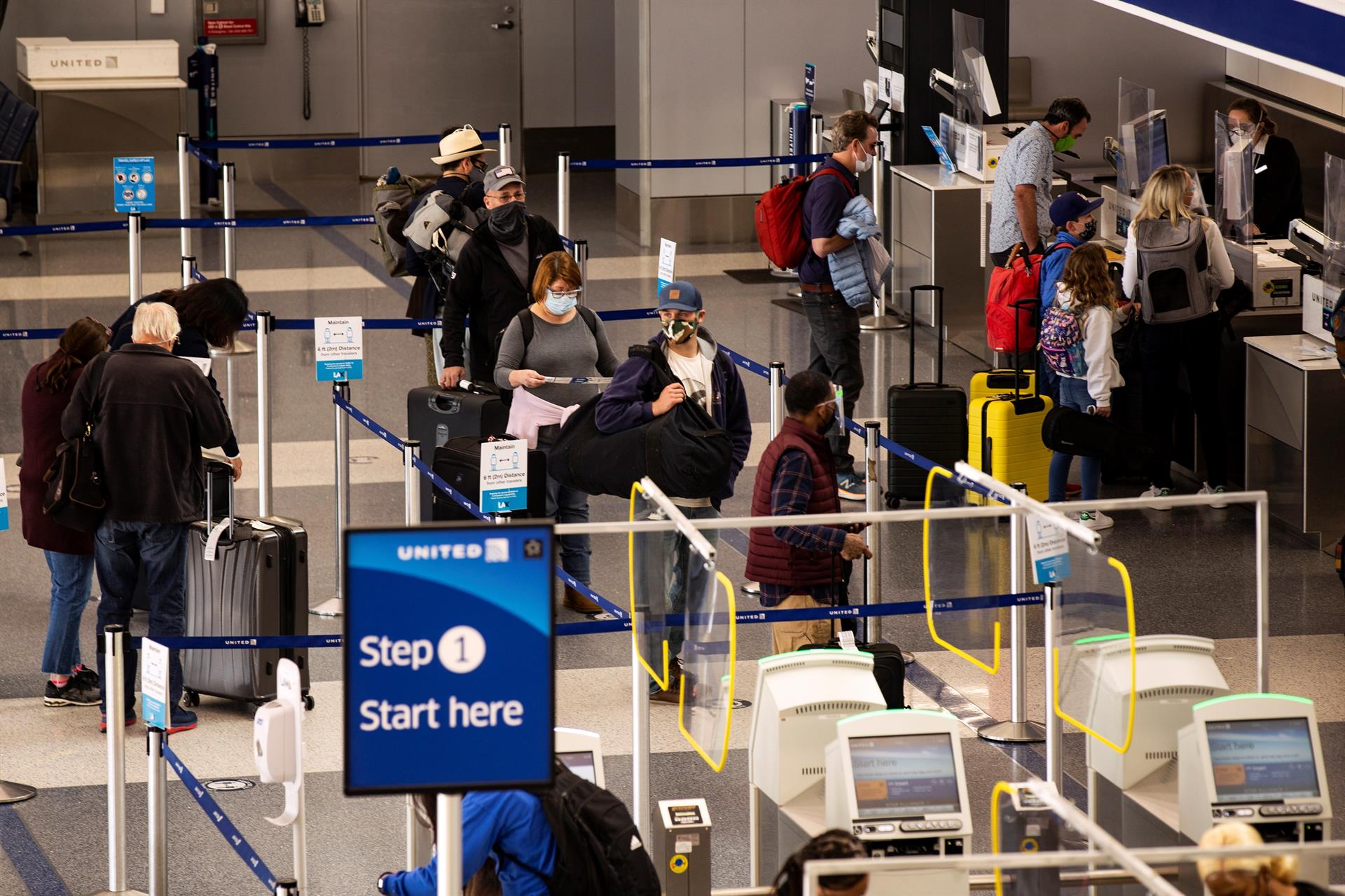 EE. UU. flexibiliza sus recomendaciones para viajar a 60 países