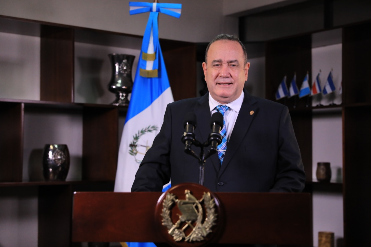 Presidente Giammattei participará en reunión de Sica–España