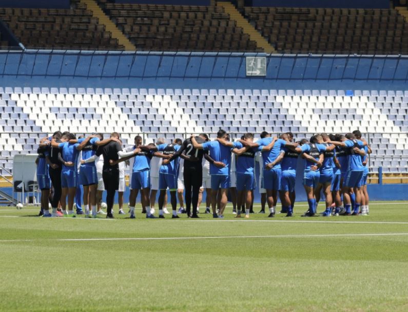 Guatemala recibe a San Vicente y las Granadinas con el recuerdo de la despedida de Carlos Ruiz
