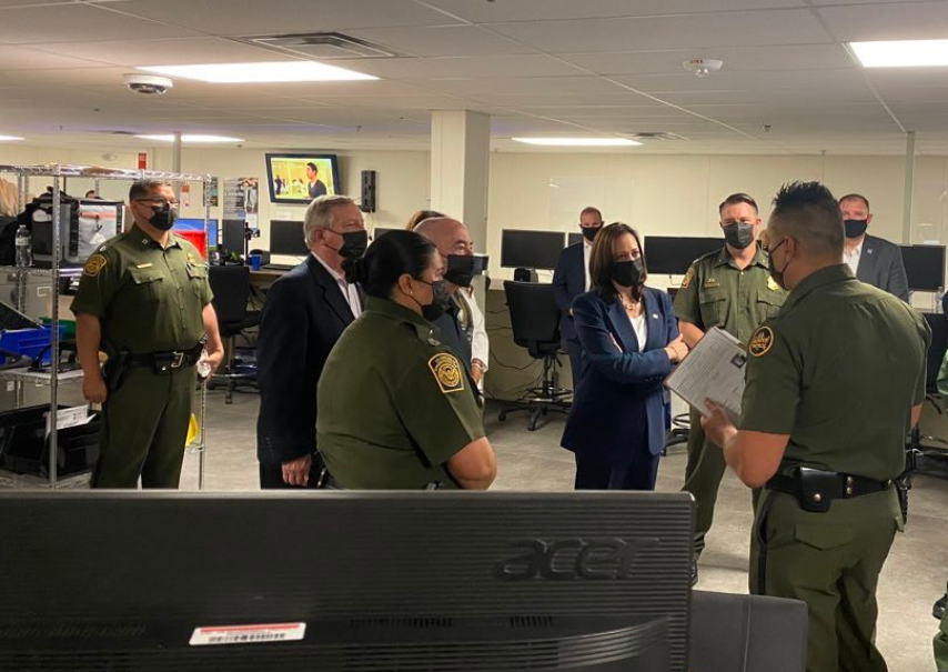 Harris llega a la frontera con México para evaluar “efectos” de la migración