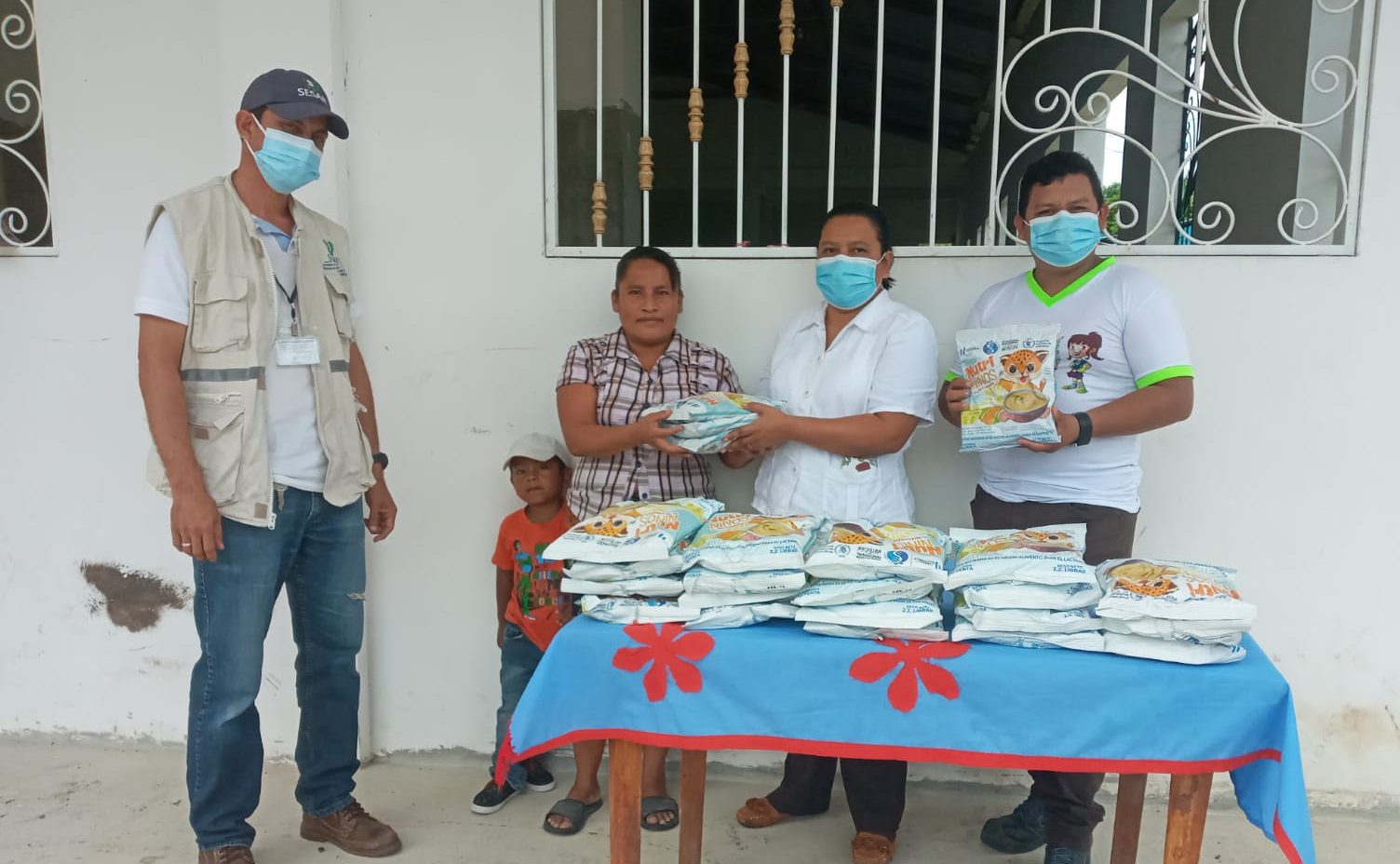 Entregan NutriNiños durante visitas domiciliares en Petén