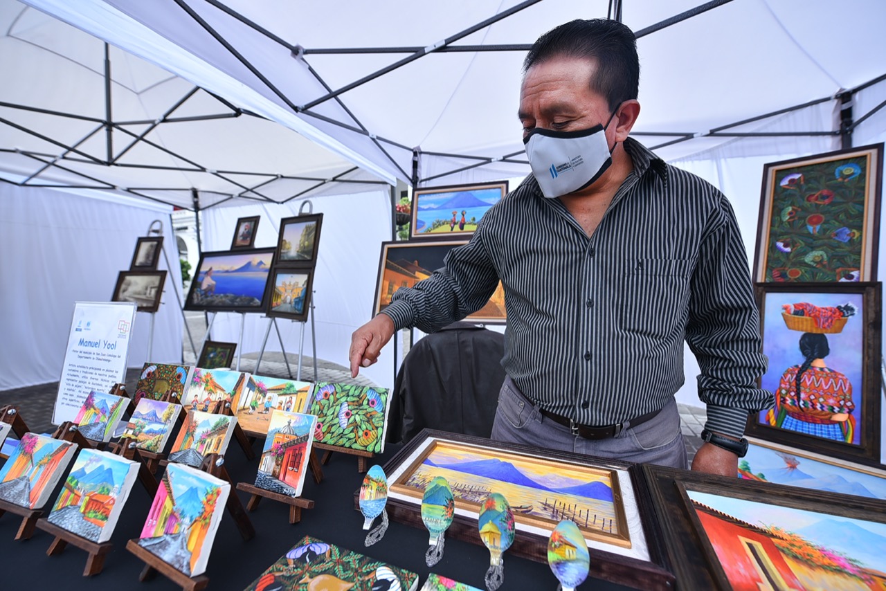 Artistas de Sololá exponen sus obras en Ciudad Cayalá
