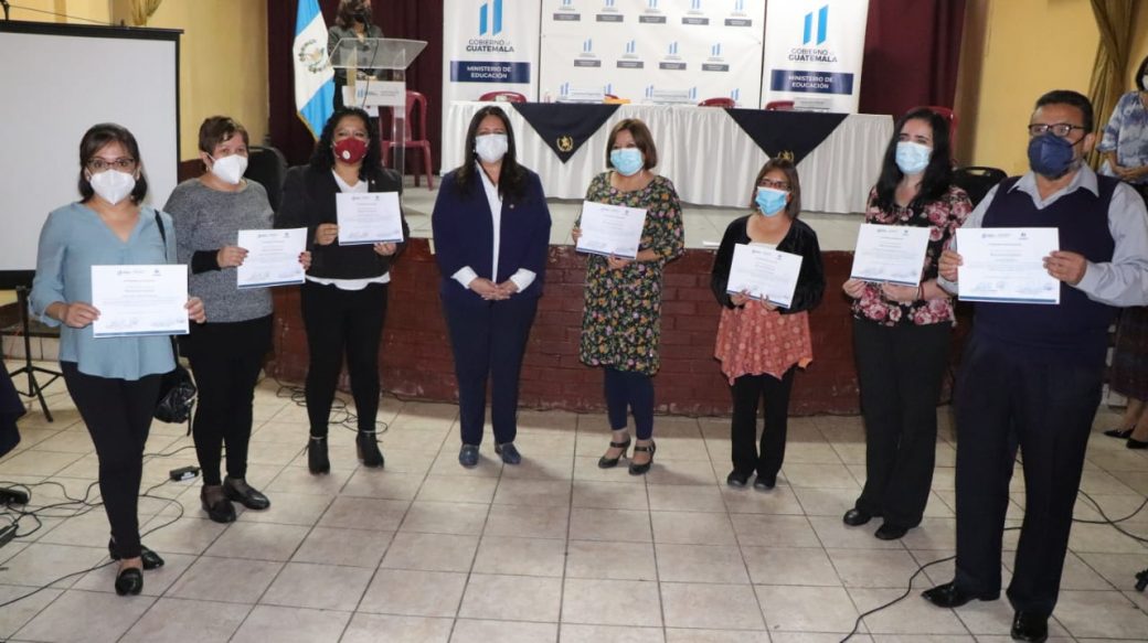 Mineduc impulsa otorgamiento de becas de inglés