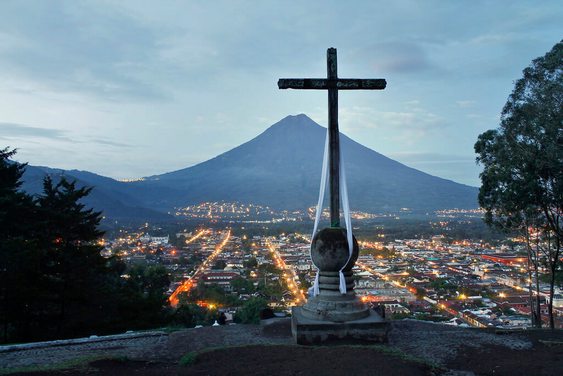 Firman convenio para mejorar el mirador Cerro de la Cruz