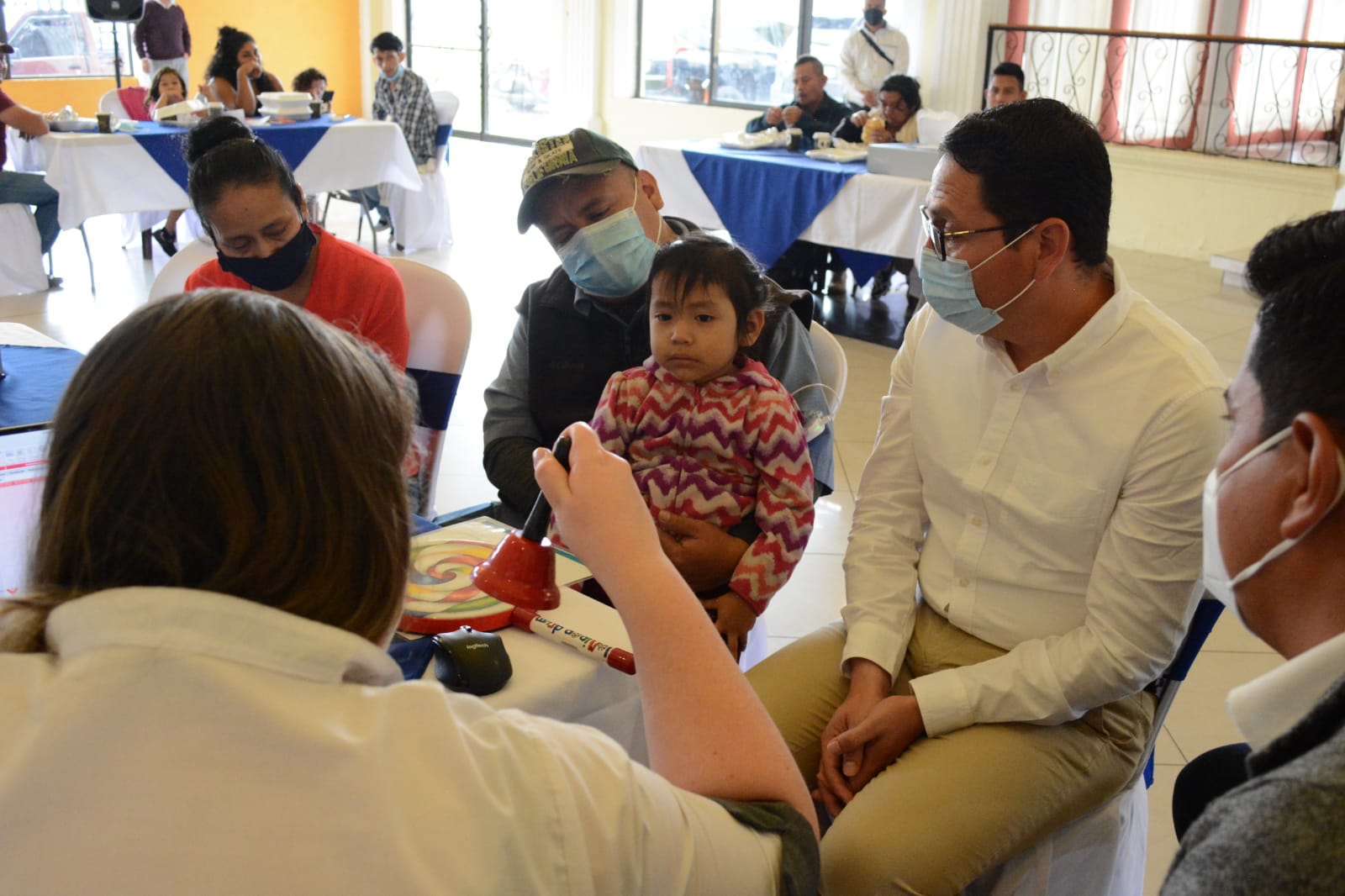 Cinco menores activaron el implante coclear, en un acto realizado en Quetzaltenango.