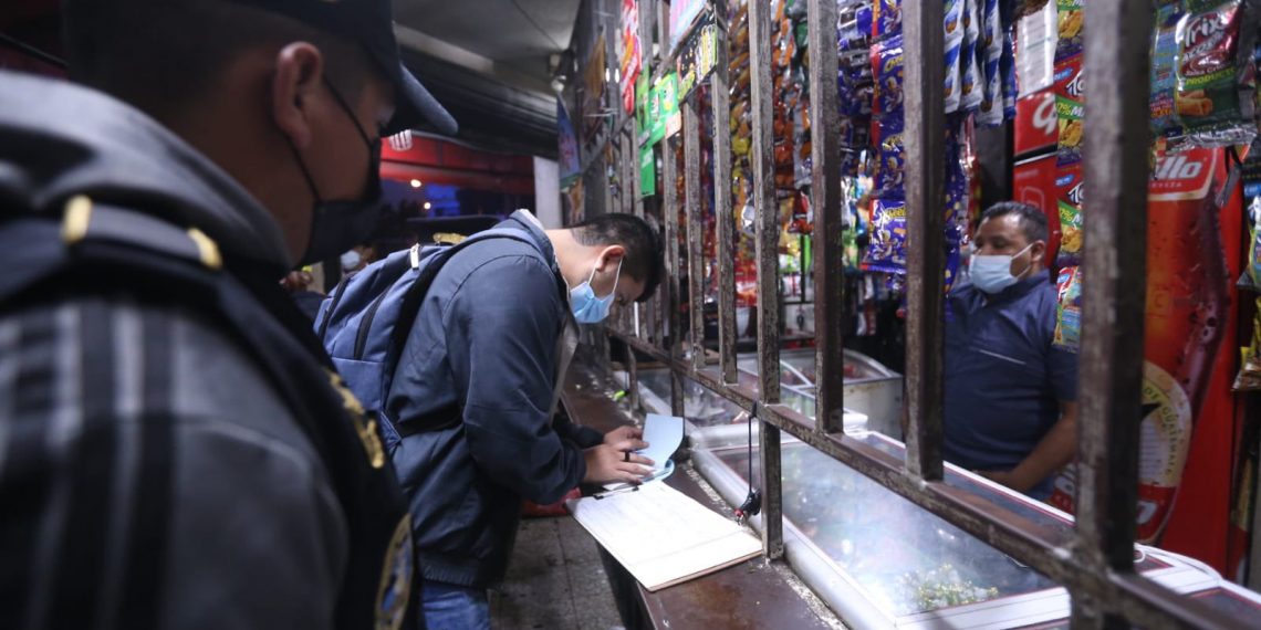 Durante el estado de prevención se verificaron comercios para evitar la venta de bebidas alcohólicas.