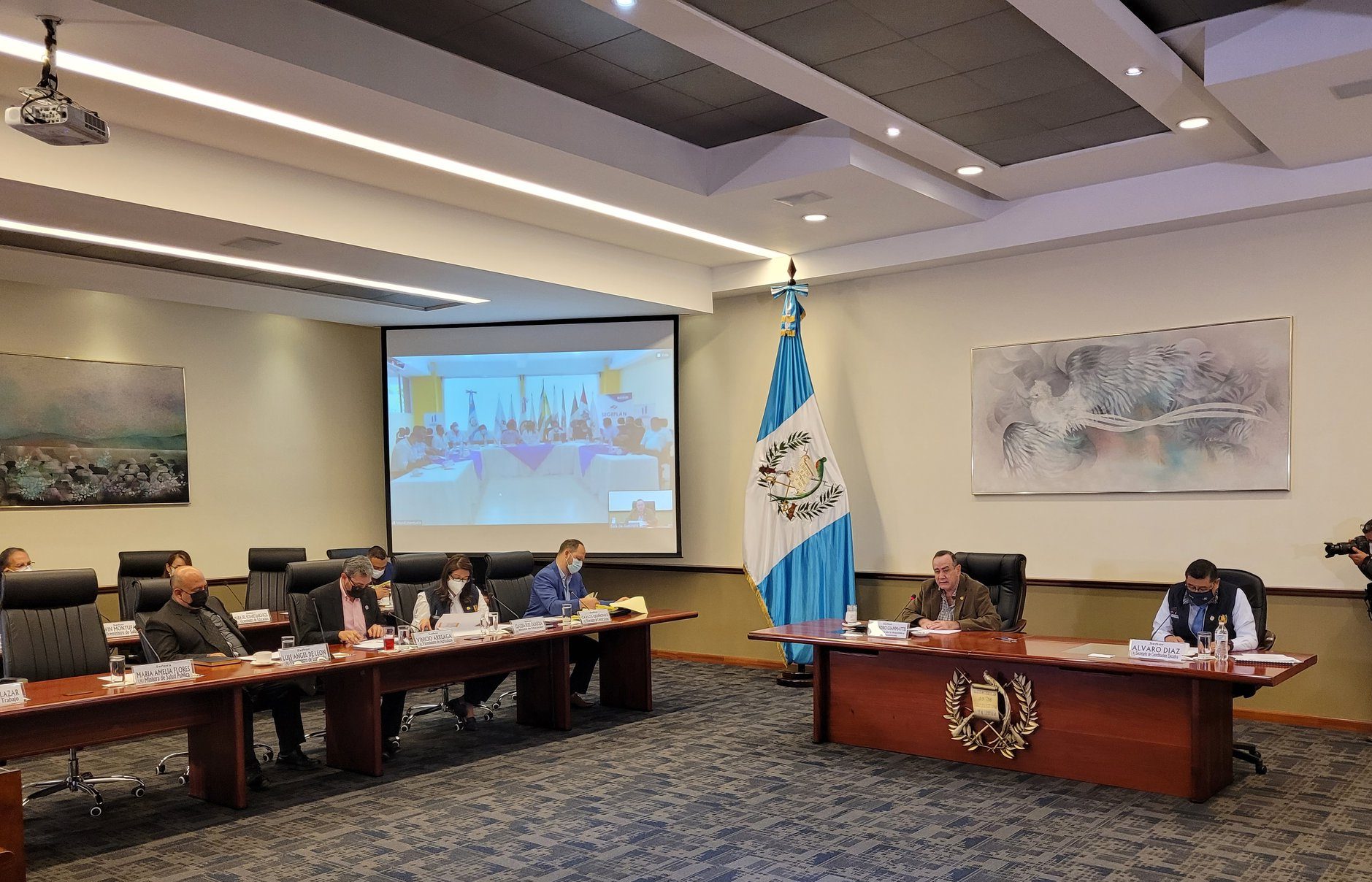 Gobierno continúa reuniones con gobernadores y alcaldes