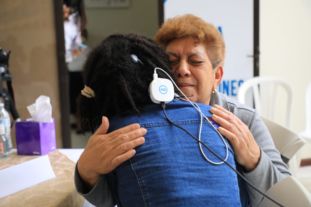 María de los Ángeles escucha por primera vez después de 14 años la voz de su abuela.