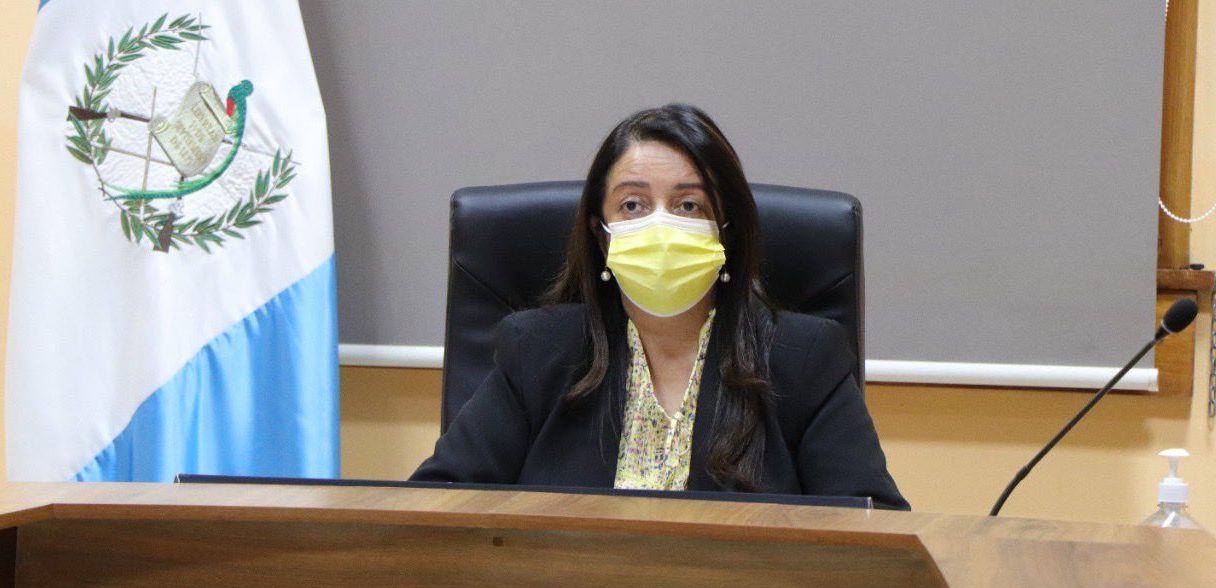Ministra de Educación acompaña cuarta entrega de alimentación escolar en Alta Verapaz