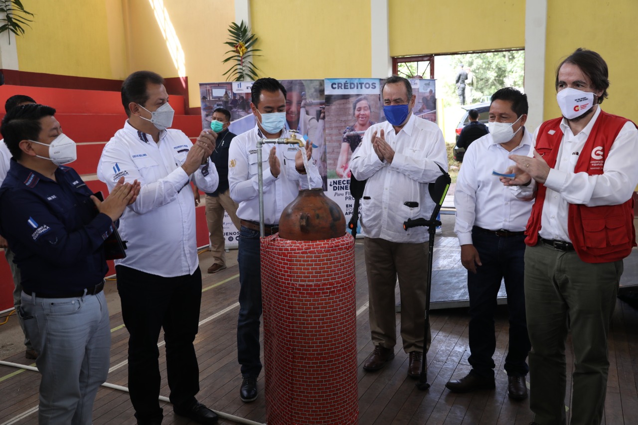 Proyectos de agua y saneamiento benefician a población de San Cristóbal Cucho