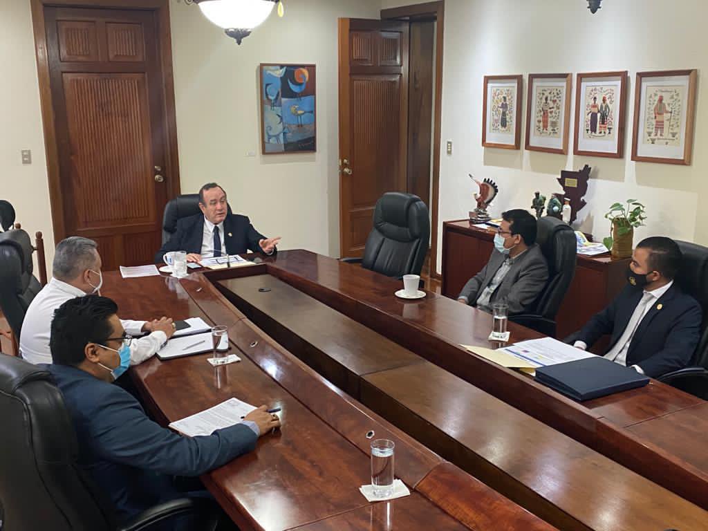Presidente se reúne con titulares del Mides y Fodes