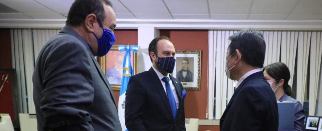 Gobierno de Guatemala y canciller de Japón resaltan importancia de inversión, desarrollo y lucha contra COVID-19