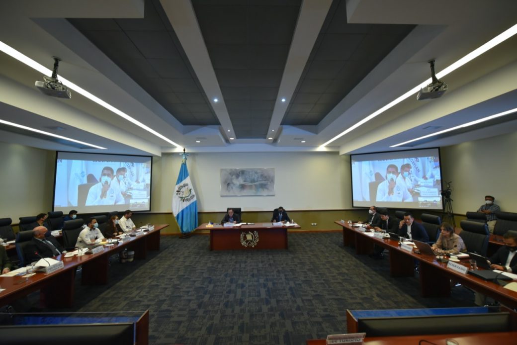 Ejecutivo da seguimiento a ejecución de proyectos en Izabal y San Marcos