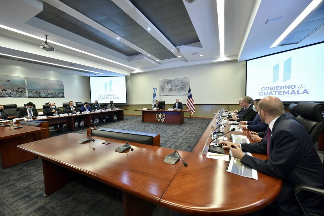Senadores estadounidenses se reunieron en viernes 9 de julio con el presidente Alejandro Giammattei.