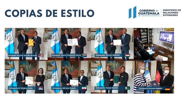 Siete embajadores designados presentaron sus copias de estilo al Ministro de Relaciones Exteriores, Pedro Brolo.