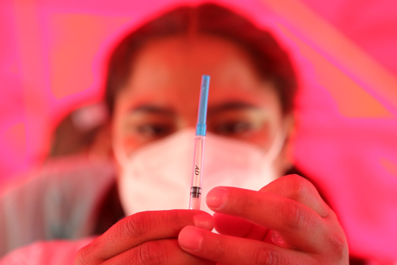 Guatemala administra cerca de 2 millones de dosis contra COVID-19